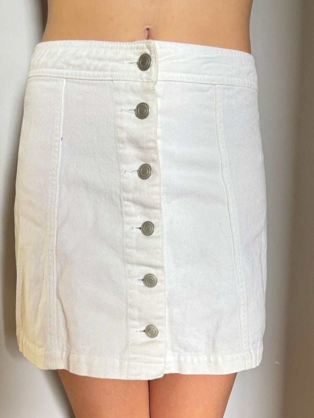 Sans Souci White Button-Front Mini Skirt